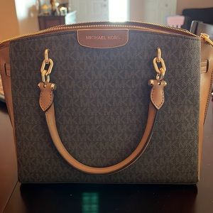Brand new. Never used Michael Kors medium Rochelle bring handbag with strap